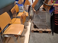 Partij diverse vergaderstoelen en banken - afbeelding 3 van  7