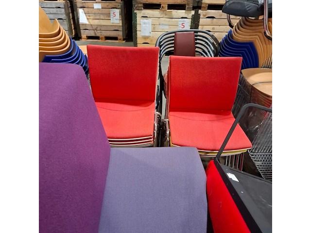 Partij diverse vergaderstoelen en banken - afbeelding 6 van  7