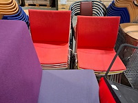 Partij diverse vergaderstoelen en banken - afbeelding 6 van  7