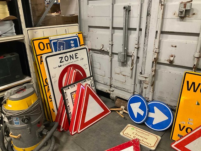 Partij diverse verkeersborden (23x) - afbeelding 1 van  3