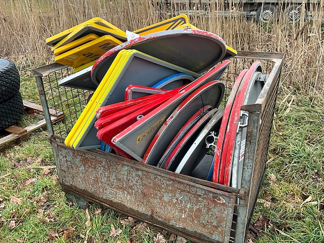 Partij diverse verkeersborden - afbeelding 1 van  3