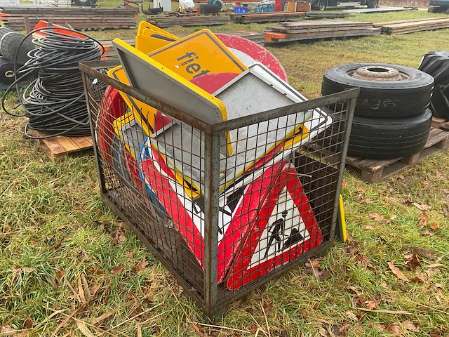 Partij diverse verkeersborden - afbeelding 2 van  3