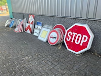 Partij diverse verkeersborden - afbeelding 1 van  6