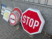 Partij diverse verkeersborden - afbeelding 2 van  6