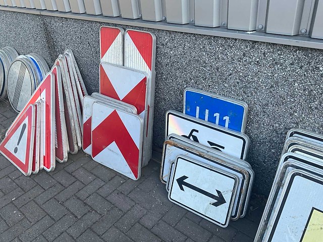 Partij diverse verkeersborden - afbeelding 4 van  6