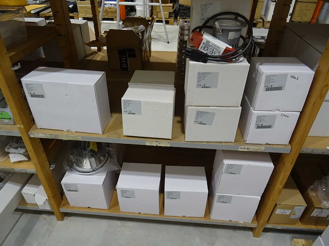 Partij diverse verlichting en onderdelen - afbeelding 18 van  45