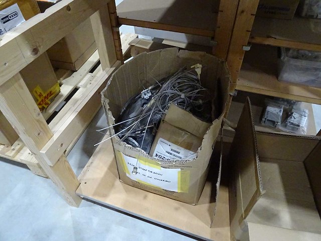 Partij diverse verlichting en onderdelen - afbeelding 23 van  45