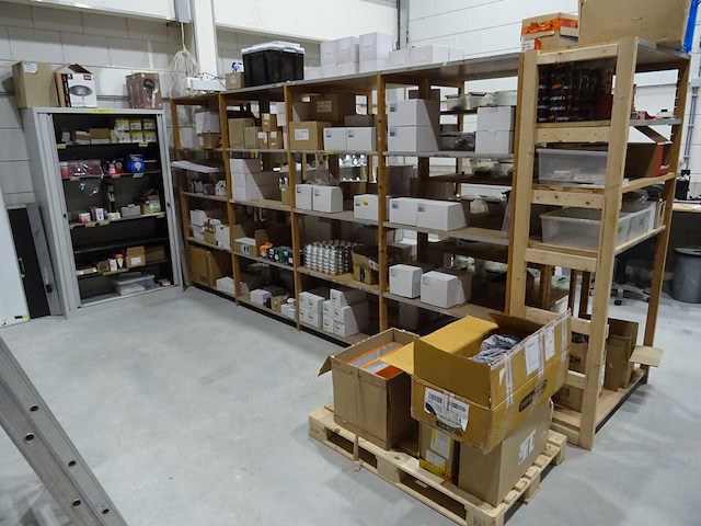 Partij diverse verlichting en onderdelen - afbeelding 2 van  45