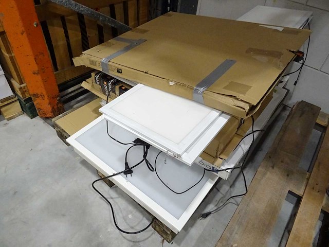 Partij diverse verlichting en onderdelen - afbeelding 45 van  45