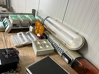 Partij diverse verlichting en signaleringslampen - afbeelding 1 van  4