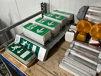 Partij diverse verlichting en signaleringslampen - afbeelding 2 van  4