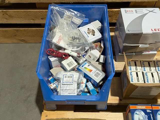 Partij diverse verlichting, o.a. sylvania, osram en philips - afbeelding 17 van  25