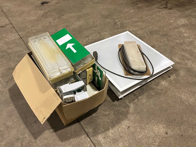 Partij diverse verlichting - afbeelding 1 van  8