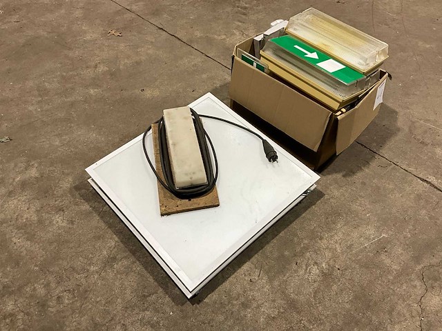 Partij diverse verlichting - afbeelding 2 van  8