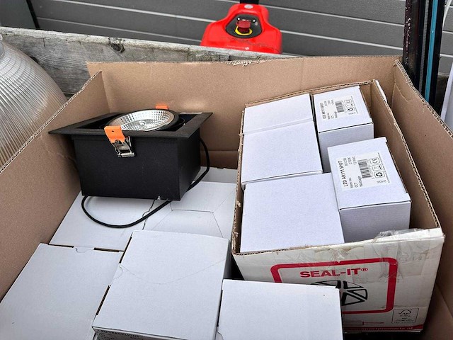 Partij diverse verlichting - afbeelding 30 van  42