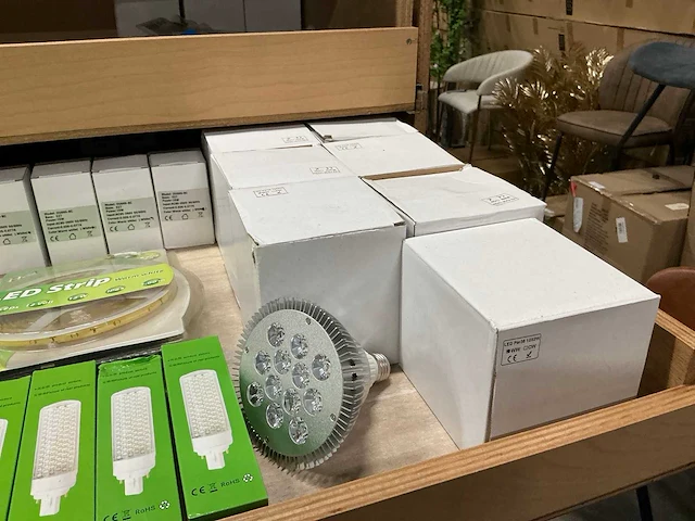 Partij diverse verlichting/gereedschap/installatie benodigdheden - afbeelding 9 van  45