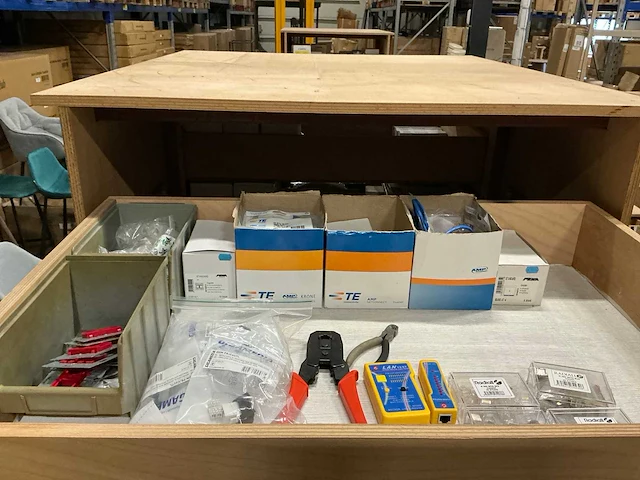 Partij diverse verlichting/gereedschap/installatie benodigdheden - afbeelding 13 van  45