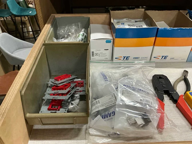 Partij diverse verlichting/gereedschap/installatie benodigdheden - afbeelding 14 van  45