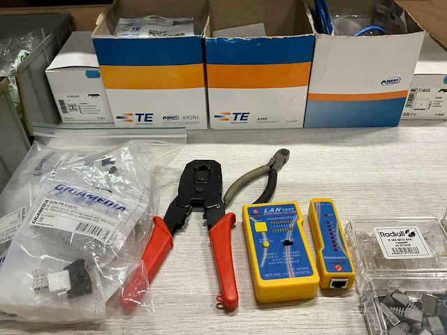 Partij diverse verlichting/gereedschap/installatie benodigdheden - afbeelding 15 van  45