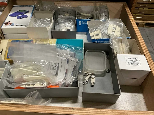 Partij diverse verlichting/gereedschap/installatie benodigdheden - afbeelding 19 van  45