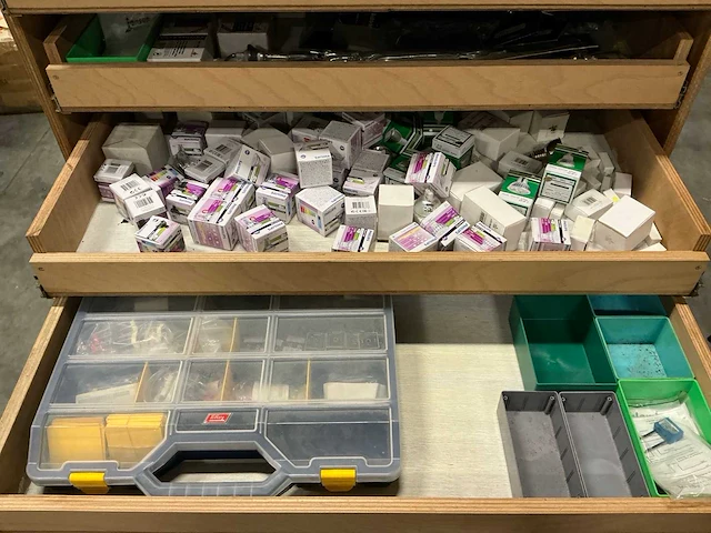Partij diverse verlichting/gereedschap/installatie benodigdheden - afbeelding 12 van  45