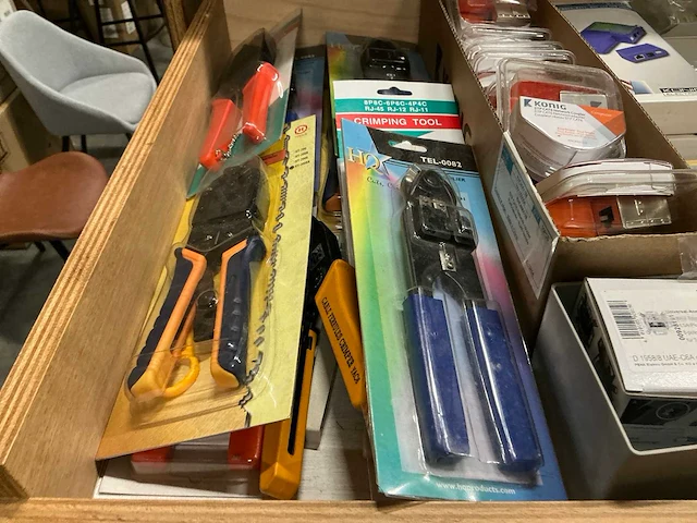 Partij diverse verlichting/gereedschap/installatie benodigdheden - afbeelding 28 van  45