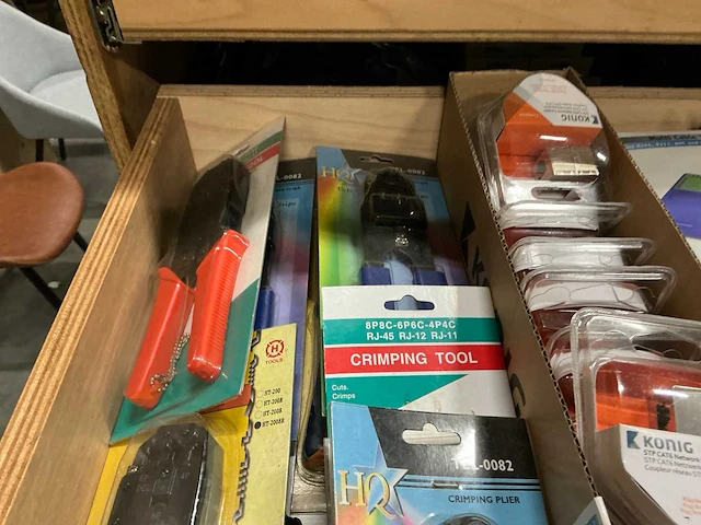 Partij diverse verlichting/gereedschap/installatie benodigdheden - afbeelding 29 van  45
