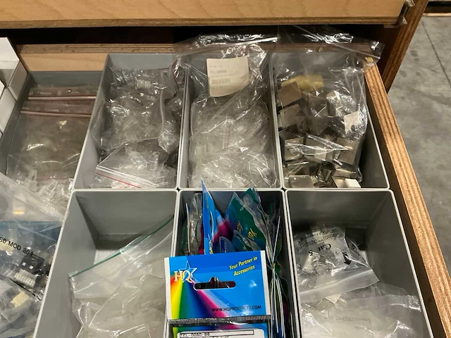 Partij diverse verlichting/gereedschap/installatie benodigdheden - afbeelding 32 van  45