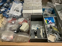 Partij diverse verlichting/gereedschap/installatie benodigdheden - afbeelding 34 van  45