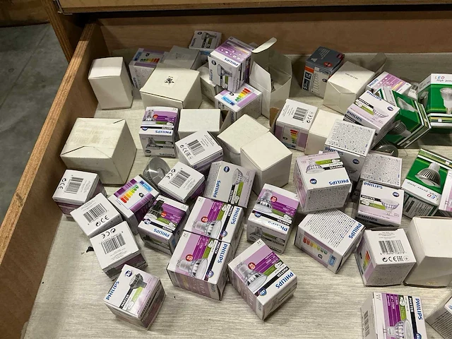 Partij diverse verlichting/gereedschap/installatie benodigdheden - afbeelding 21 van  45