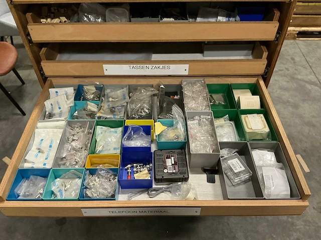 Partij diverse verlichting/gereedschap/installatie benodigdheden - afbeelding 39 van  45