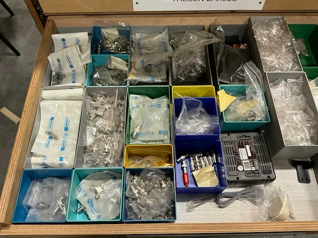 Partij diverse verlichting/gereedschap/installatie benodigdheden - afbeelding 40 van  45