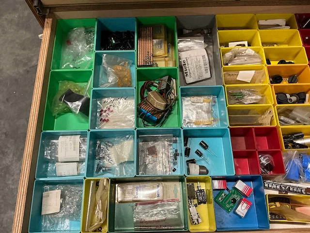 Partij diverse verlichting/gereedschap/installatie benodigdheden - afbeelding 24 van  45