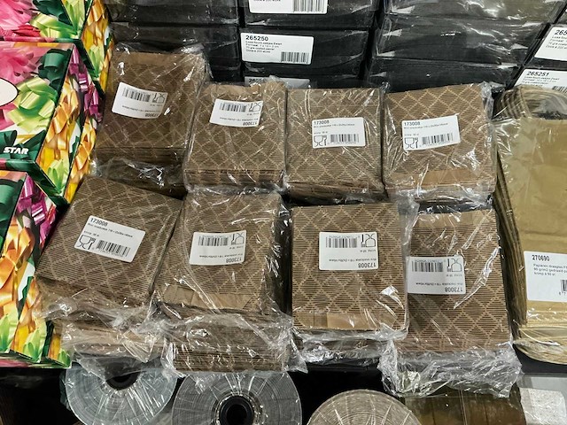 Partij diverse verpakkingsmateriaal o.a bonbon doosjes, zakjes, strikken etc (120x) - afbeelding 11 van  29