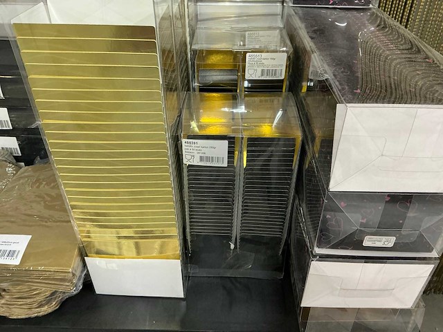 Partij diverse verpakkingsmateriaal o.a bonbon doosjes, zakjes, strikken etc (120x) - afbeelding 16 van  29