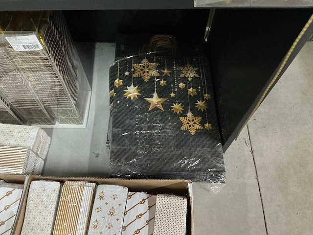 Partij diverse verpakkingsmateriaal o.a bonbon doosjes, zakjes, strikken etc (120x) - afbeelding 20 van  29