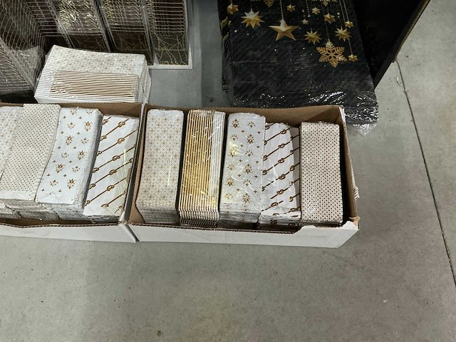 Partij diverse verpakkingsmateriaal o.a bonbon doosjes, zakjes, strikken etc (120x) - afbeelding 21 van  29