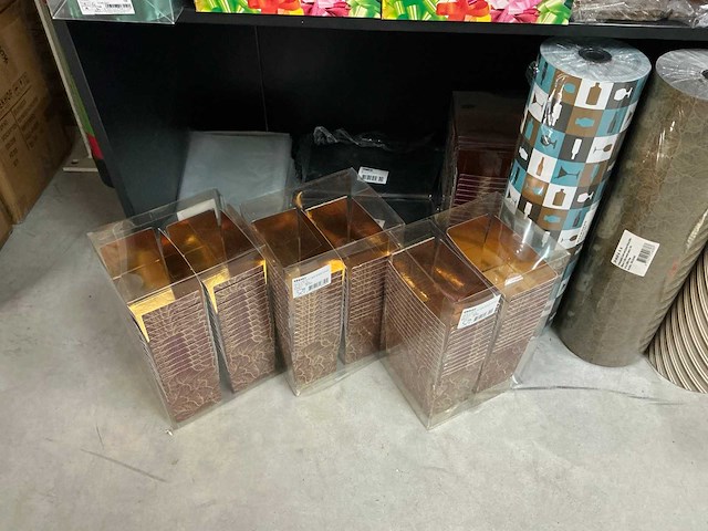 Partij diverse verpakkingsmateriaal o.a bonbon doosjes, zakjes, strikken etc (120x) - afbeelding 26 van  29