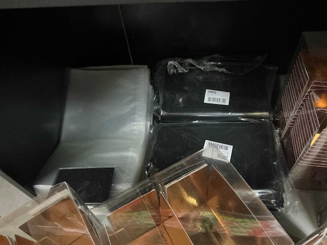 Partij diverse verpakkingsmateriaal o.a bonbon doosjes, zakjes, strikken etc (120x) - afbeelding 28 van  29