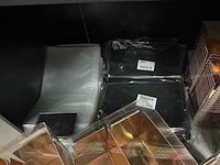 Partij diverse verpakkingsmateriaal o.a bonbon doosjes, zakjes, strikken etc (120x) - afbeelding 28 van  29