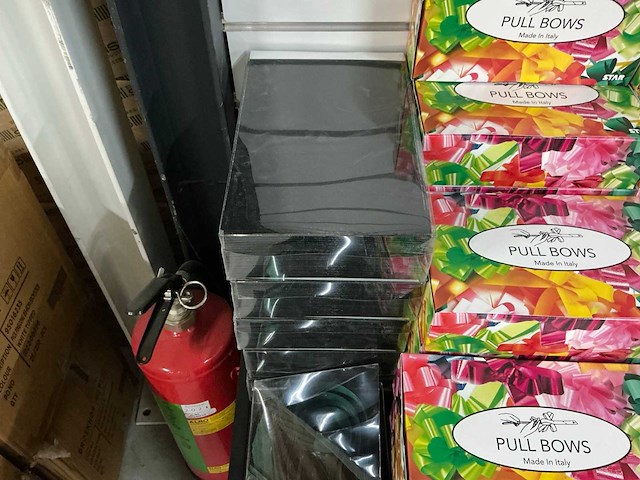 Partij diverse verpakkingsmateriaal o.a bonbon doosjes, zakjes, strikken etc (120x) - afbeelding 4 van  29