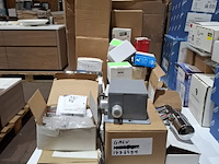 Partij diverse verwarmingsdelen - afbeelding 1 van  12