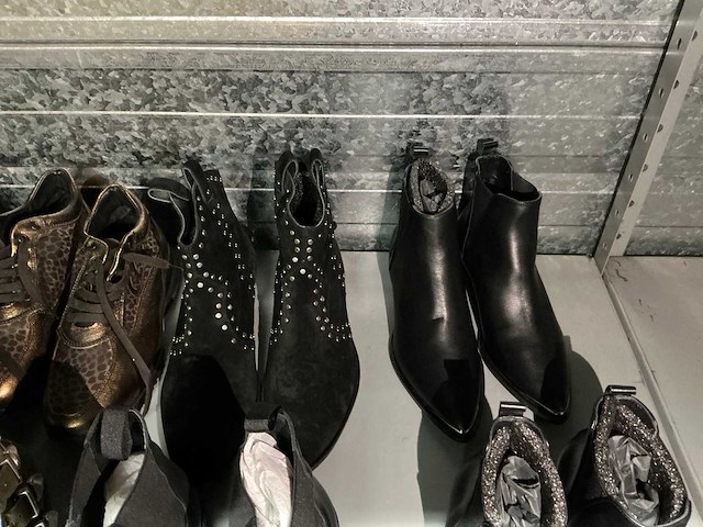 Partij diverse viavai/steve madden/calvin klein etc schoenen (69x) - afbeelding 2 van  32