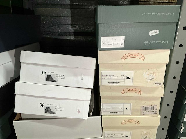 Partij diverse viavai/steve madden/calvin klein etc schoenen (69x) - afbeelding 17 van  32