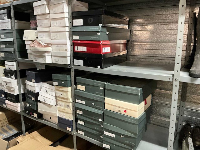 Partij diverse viavai/steve madden/calvin klein etc schoenen (69x) - afbeelding 12 van  32