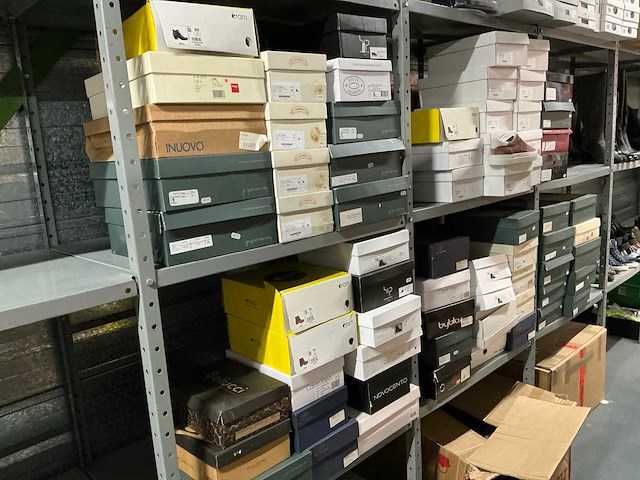 Partij diverse viavai/steve madden/calvin klein etc schoenen (69x) - afbeelding 23 van  32