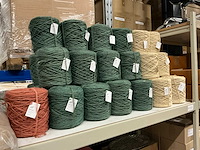 Partij diverse vivant flaxcord natural twine 100% jute 1kg per rol (37x) - afbeelding 1 van  7