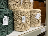 Partij diverse vivant flaxcord natural twine 100% jute 1kg per rol (37x) - afbeelding 6 van  7