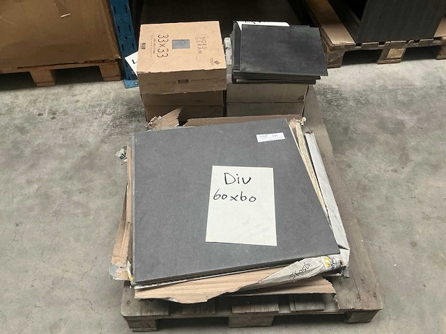 Partij diverse vloertegels - afbeelding 1 van  1