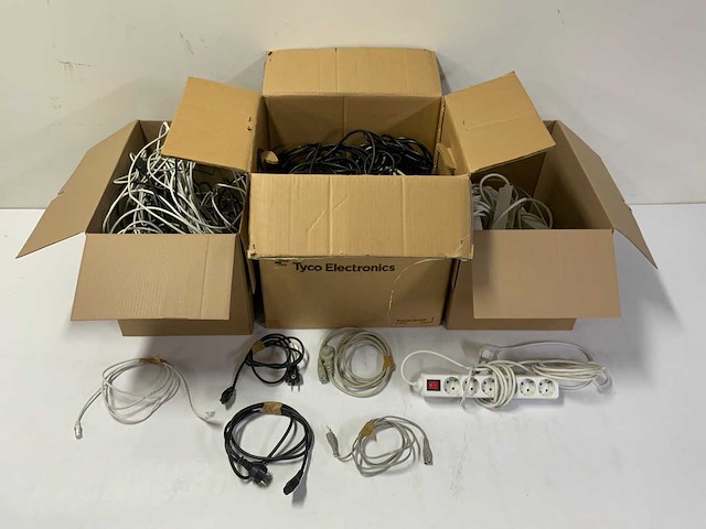 Partij diverse voedingkabels - afbeelding 1 van  10